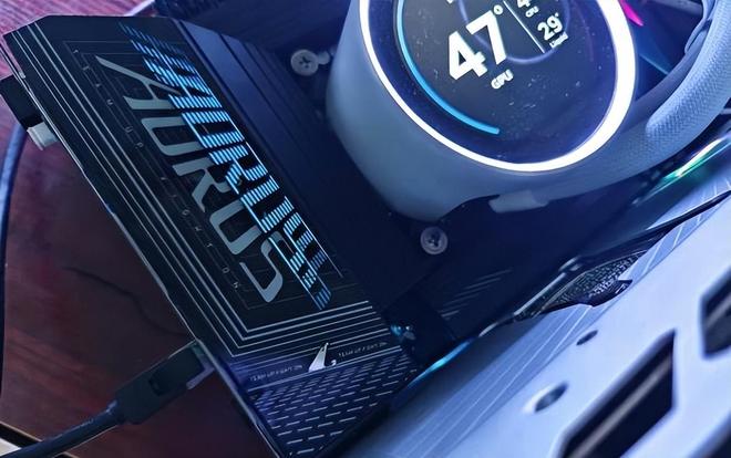 +WiFi7+USB4中端板玩出旗舰范儿不朽情缘网站技嘉B860M电竞雕：全快拆(图2)