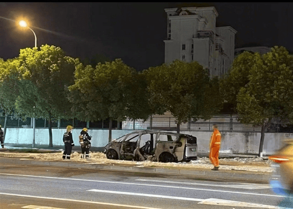 机器人因「手」再次延期；理想回应 MEGA 起火事件 极客早知道不朽情缘试玩网站ChatGPT 上线「公司知识库」；Optimus(图5)